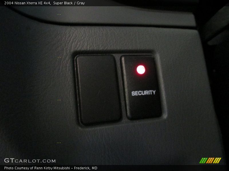 Super Black / Gray 2004 Nissan Xterra XE 4x4