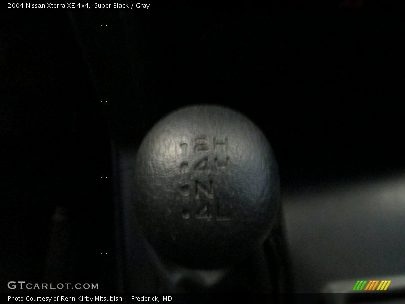 Super Black / Gray 2004 Nissan Xterra XE 4x4