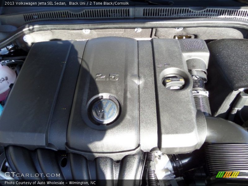 Black Uni / 2 Tone Black/Cornsilk 2013 Volkswagen Jetta SEL Sedan