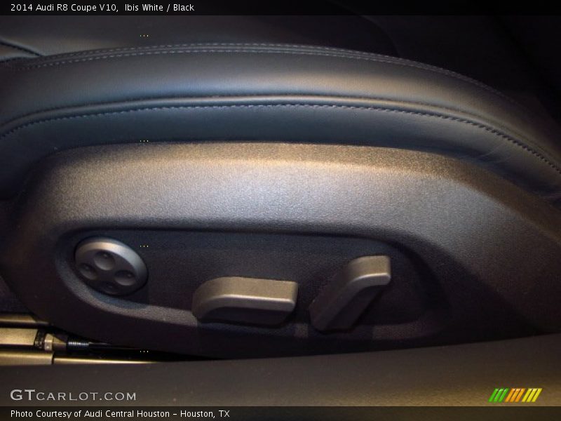 Controls of 2014 R8 Coupe V10