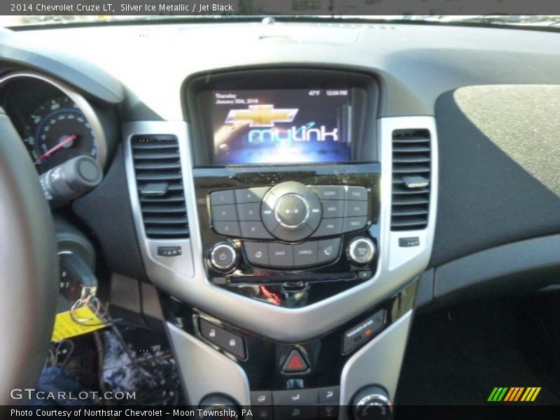 Silver Ice Metallic / Jet Black 2014 Chevrolet Cruze LT