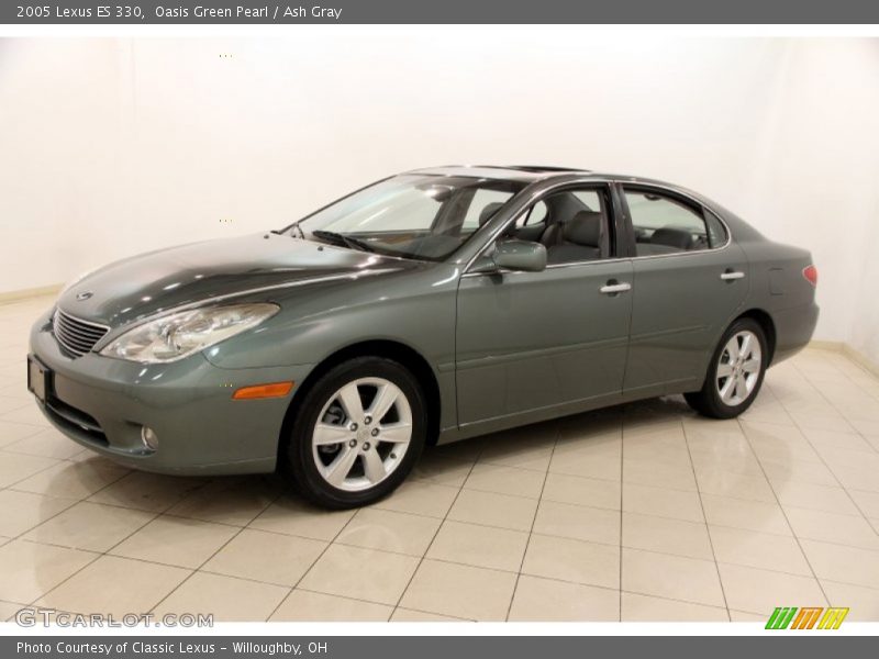 Front 3/4 View of 2005 ES 330