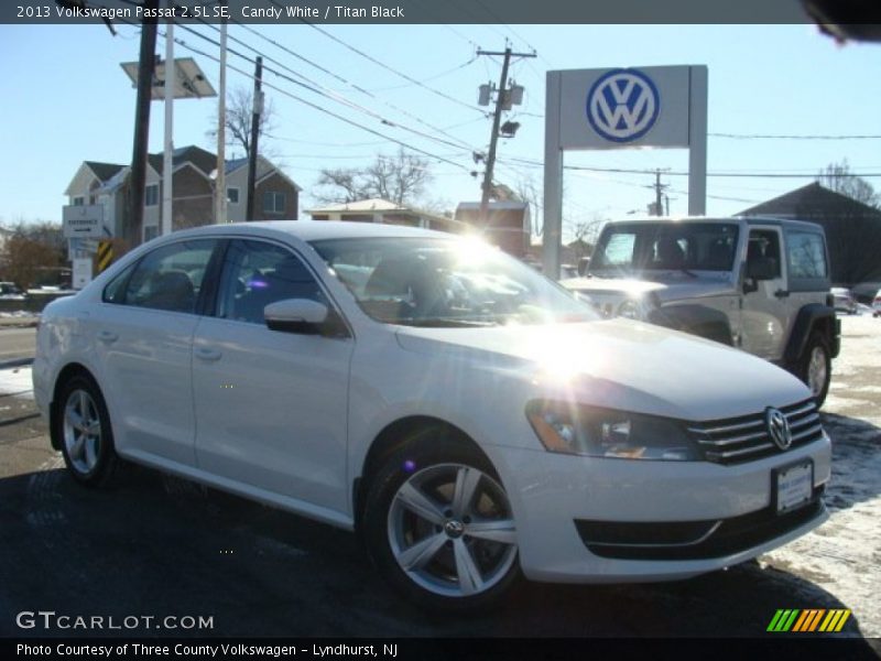 Candy White / Titan Black 2013 Volkswagen Passat 2.5L SE