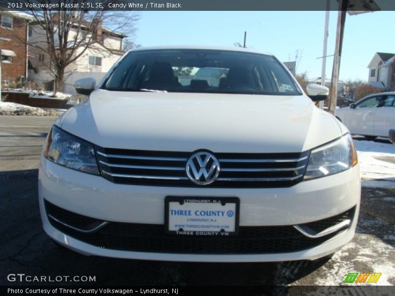 Candy White / Titan Black 2013 Volkswagen Passat 2.5L SE