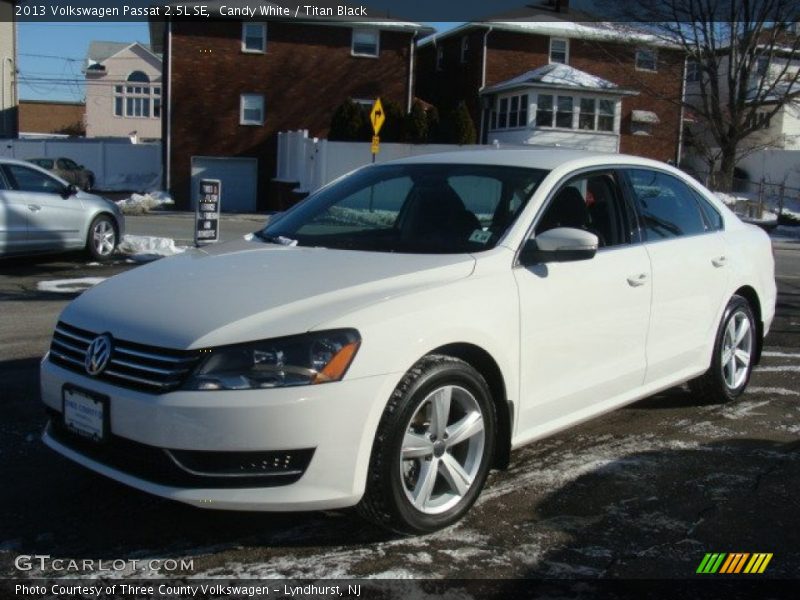Candy White / Titan Black 2013 Volkswagen Passat 2.5L SE
