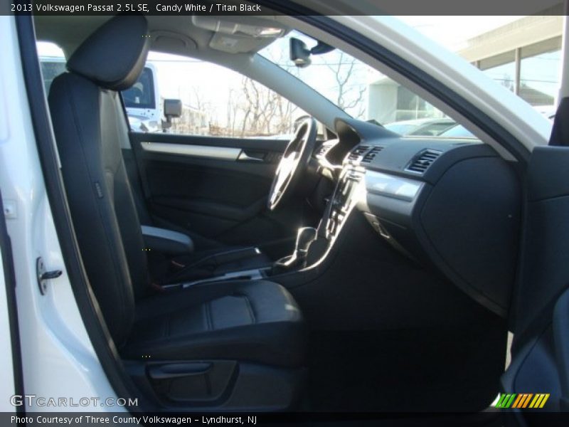 Candy White / Titan Black 2013 Volkswagen Passat 2.5L SE