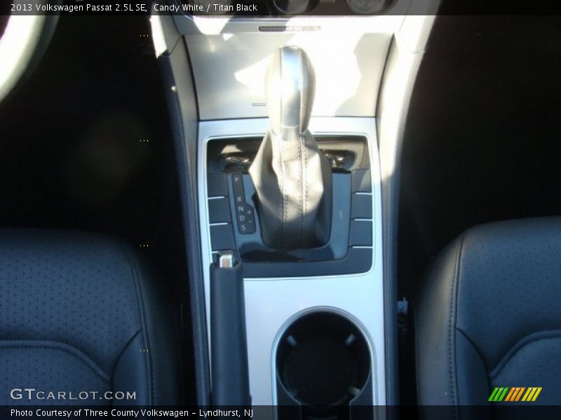 Candy White / Titan Black 2013 Volkswagen Passat 2.5L SE