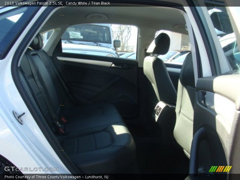 Candy White / Titan Black 2013 Volkswagen Passat 2.5L SE