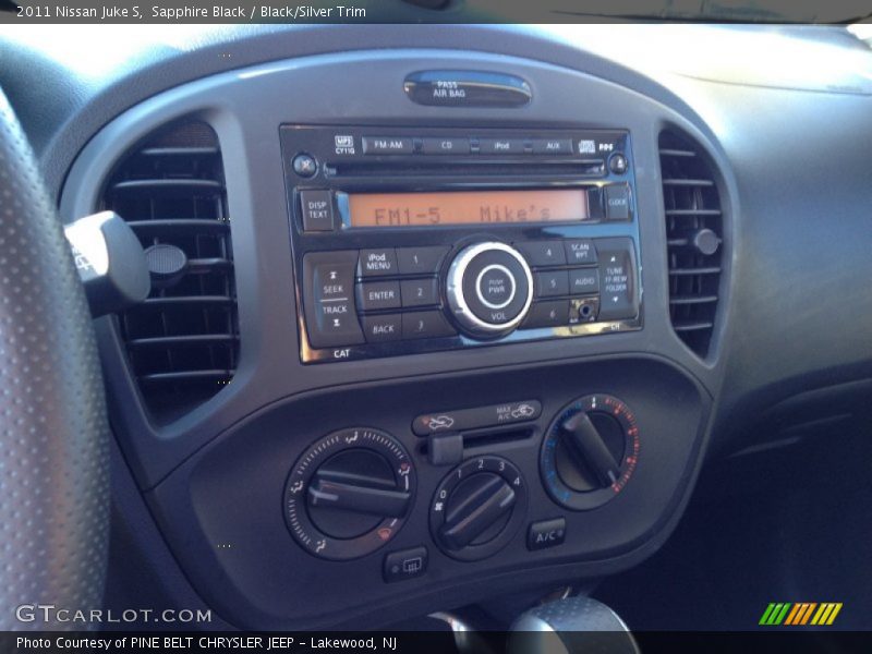 Sapphire Black / Black/Silver Trim 2011 Nissan Juke S