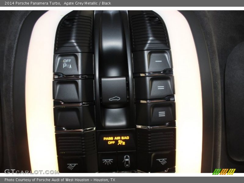 Controls of 2014 Panamera Turbo