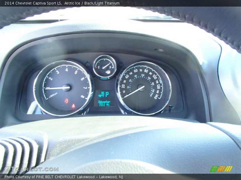 Arctic Ice / Black/Light Titanium 2014 Chevrolet Captiva Sport LS