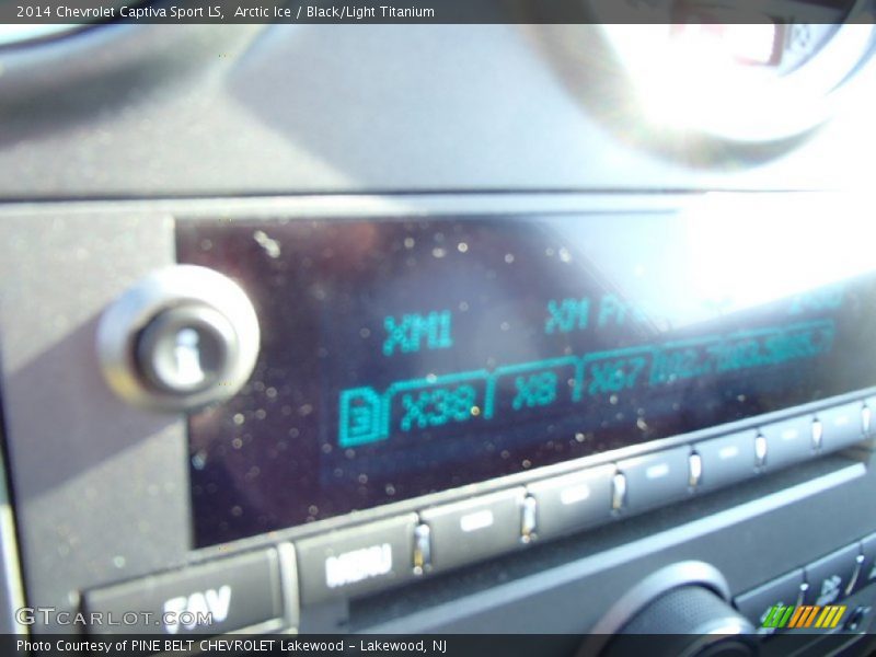 Arctic Ice / Black/Light Titanium 2014 Chevrolet Captiva Sport LS