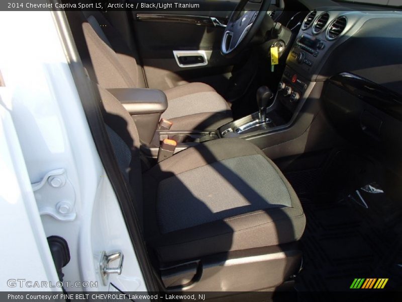 Arctic Ice / Black/Light Titanium 2014 Chevrolet Captiva Sport LS
