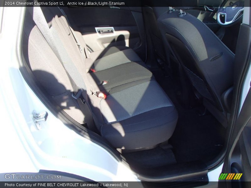 Arctic Ice / Black/Light Titanium 2014 Chevrolet Captiva Sport LS
