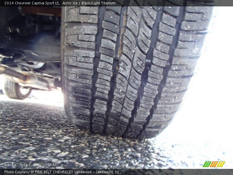 Arctic Ice / Black/Light Titanium 2014 Chevrolet Captiva Sport LS