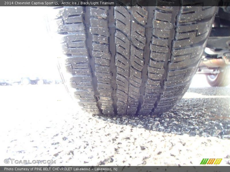 Arctic Ice / Black/Light Titanium 2014 Chevrolet Captiva Sport LS