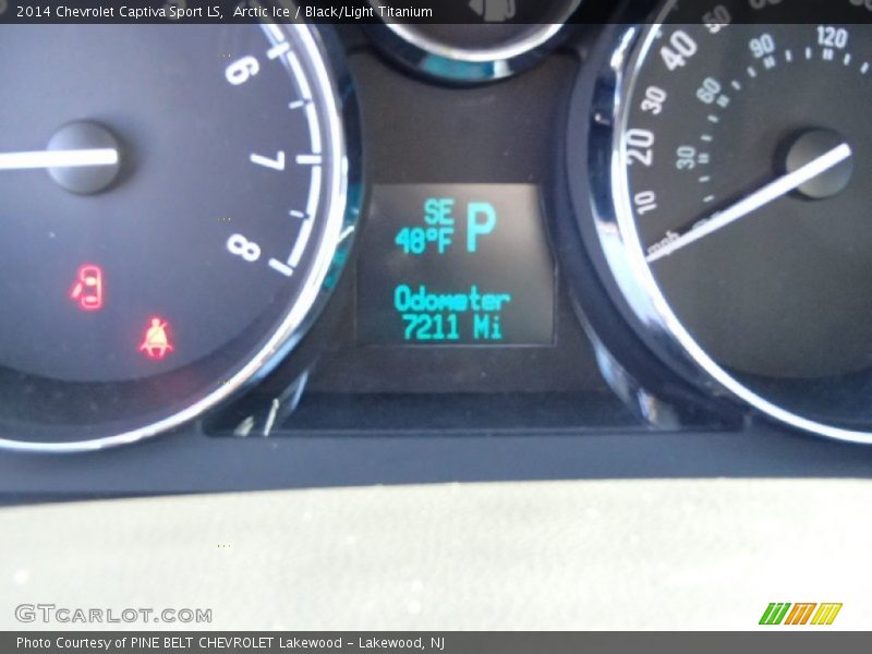 Arctic Ice / Black/Light Titanium 2014 Chevrolet Captiva Sport LS