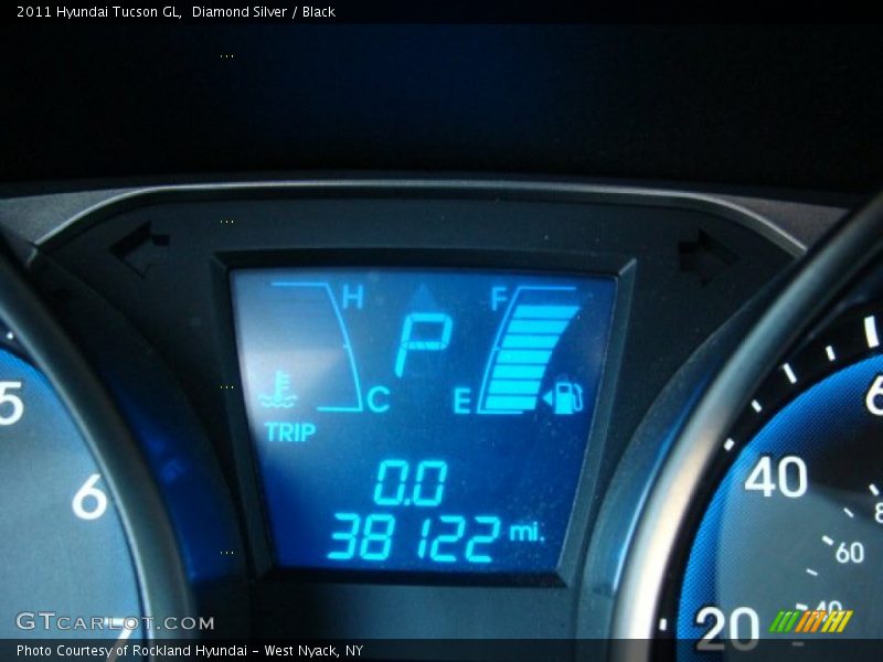 Diamond Silver / Black 2011 Hyundai Tucson GL