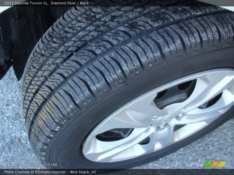 Diamond Silver / Black 2011 Hyundai Tucson GL
