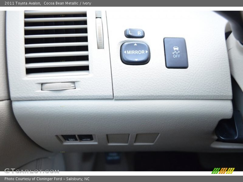 Cocoa Bean Metallic / Ivory 2011 Toyota Avalon
