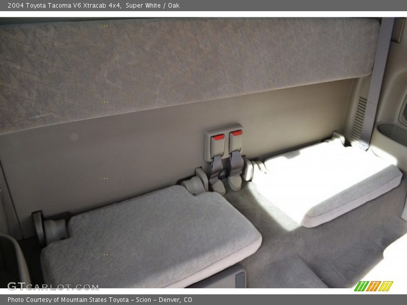 Super White / Oak 2004 Toyota Tacoma V6 Xtracab 4x4