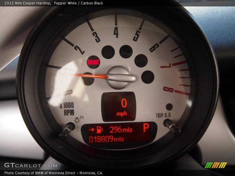 Pepper White / Carbon Black 2013 Mini Cooper Hardtop