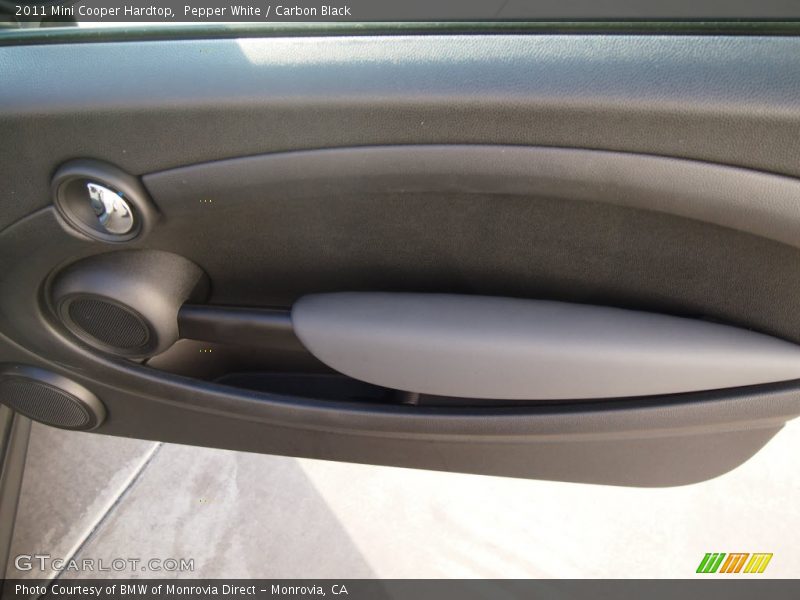 Pepper White / Carbon Black 2011 Mini Cooper Hardtop