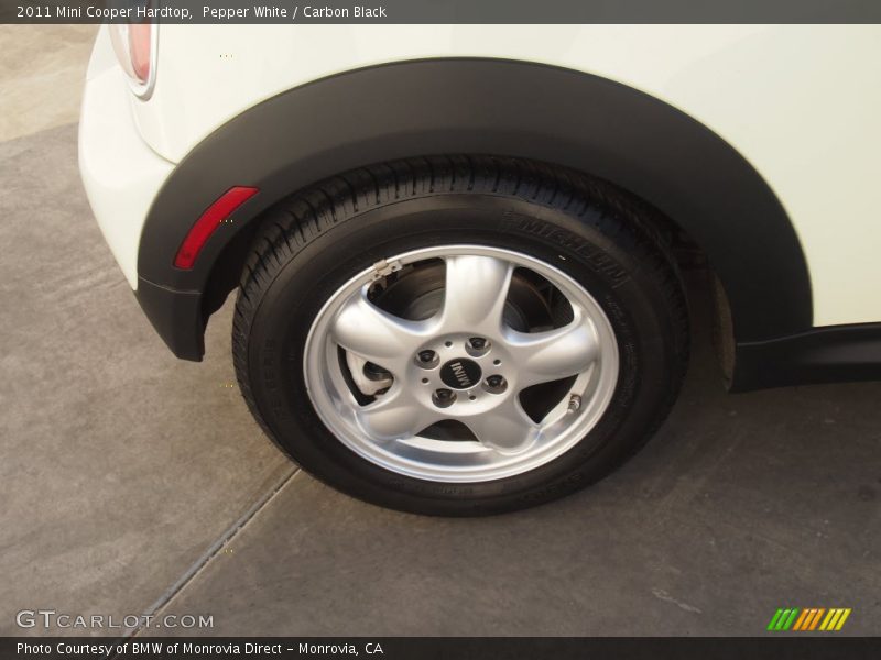 Pepper White / Carbon Black 2011 Mini Cooper Hardtop