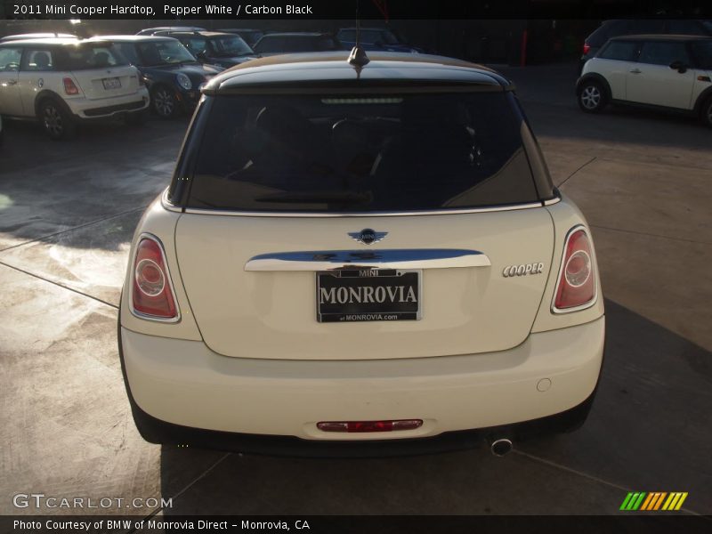Pepper White / Carbon Black 2011 Mini Cooper Hardtop