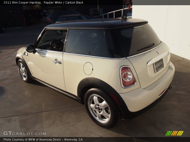 Pepper White / Carbon Black 2011 Mini Cooper Hardtop