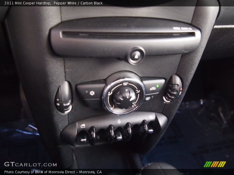 Pepper White / Carbon Black 2011 Mini Cooper Hardtop