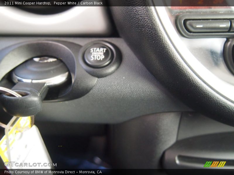 Pepper White / Carbon Black 2011 Mini Cooper Hardtop