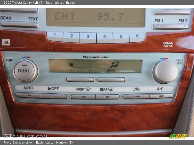 Super White / Bisque 2009 Toyota Camry XLE V6