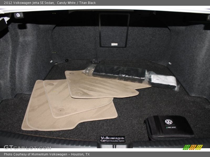 Candy White / Titan Black 2012 Volkswagen Jetta SE Sedan