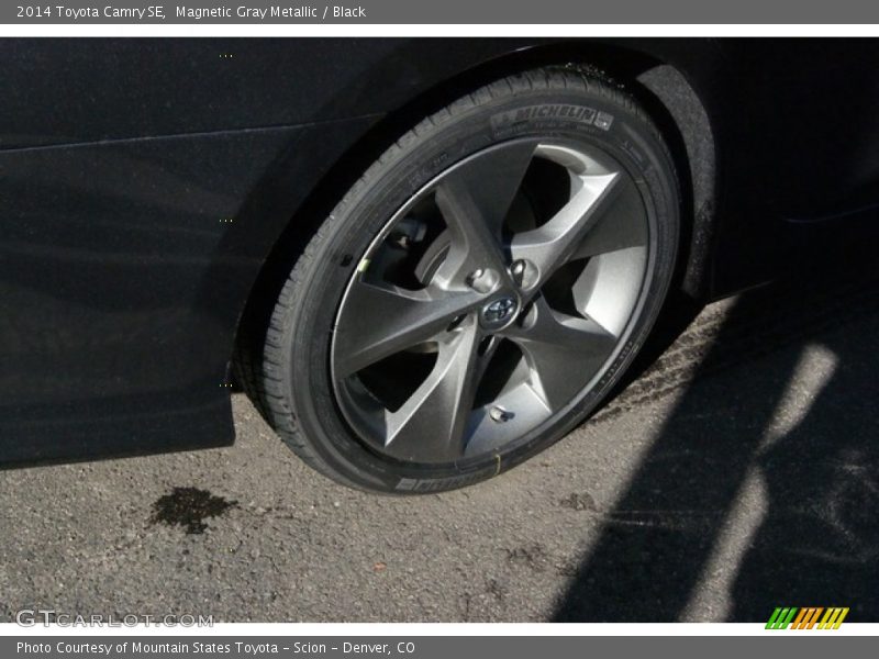 Magnetic Gray Metallic / Black 2014 Toyota Camry SE