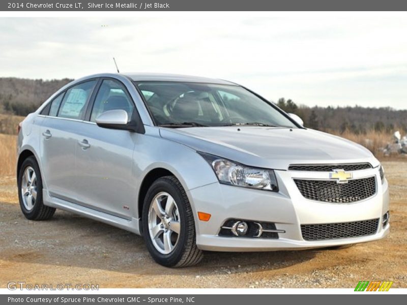 Front 3/4 View of 2014 Cruze LT
