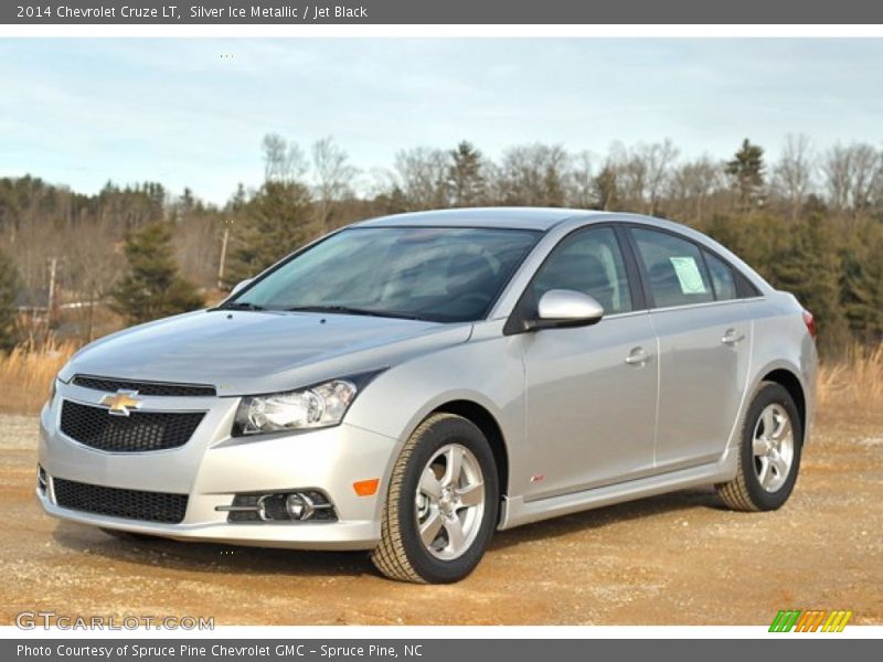 Front 3/4 View of 2014 Cruze LT