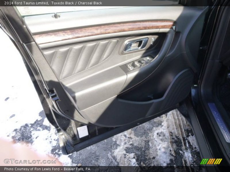 Tuxedo Black / Charcoal Black 2014 Ford Taurus Limited