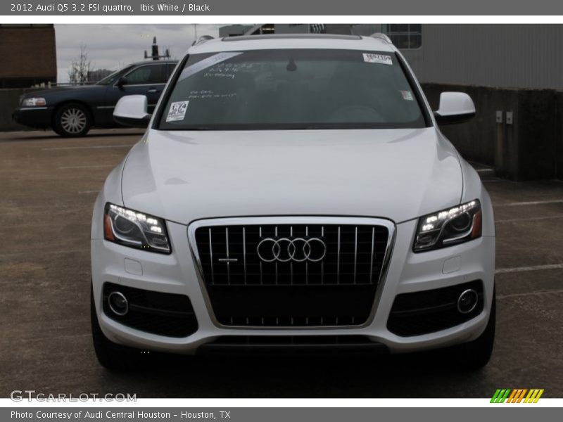 Ibis White / Black 2012 Audi Q5 3.2 FSI quattro