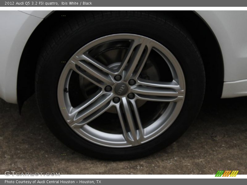 Ibis White / Black 2012 Audi Q5 3.2 FSI quattro