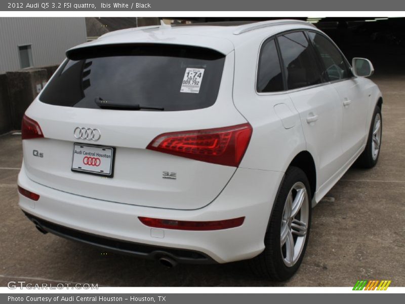 Ibis White / Black 2012 Audi Q5 3.2 FSI quattro