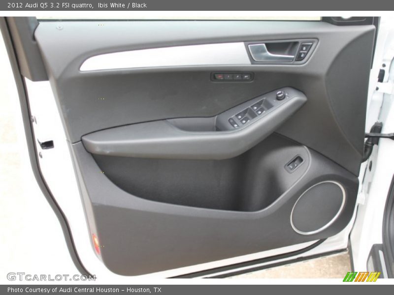 Ibis White / Black 2012 Audi Q5 3.2 FSI quattro