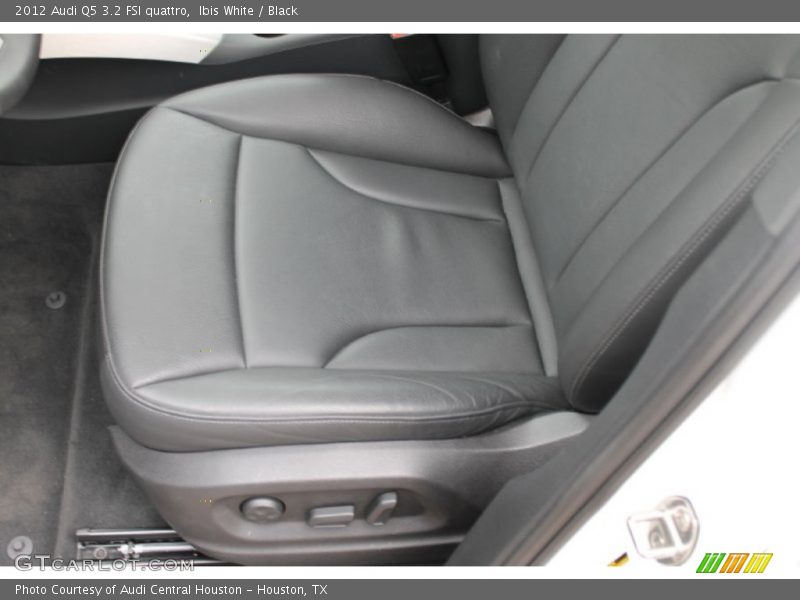 Ibis White / Black 2012 Audi Q5 3.2 FSI quattro