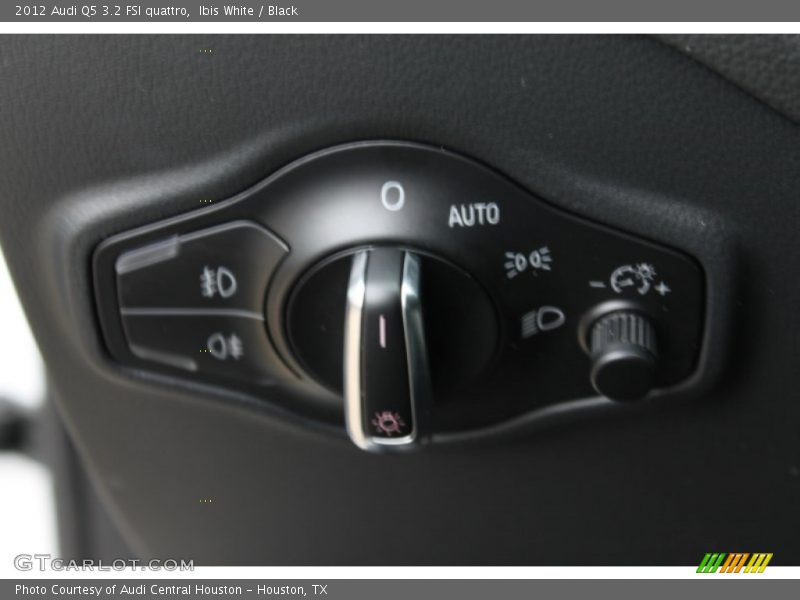 Ibis White / Black 2012 Audi Q5 3.2 FSI quattro