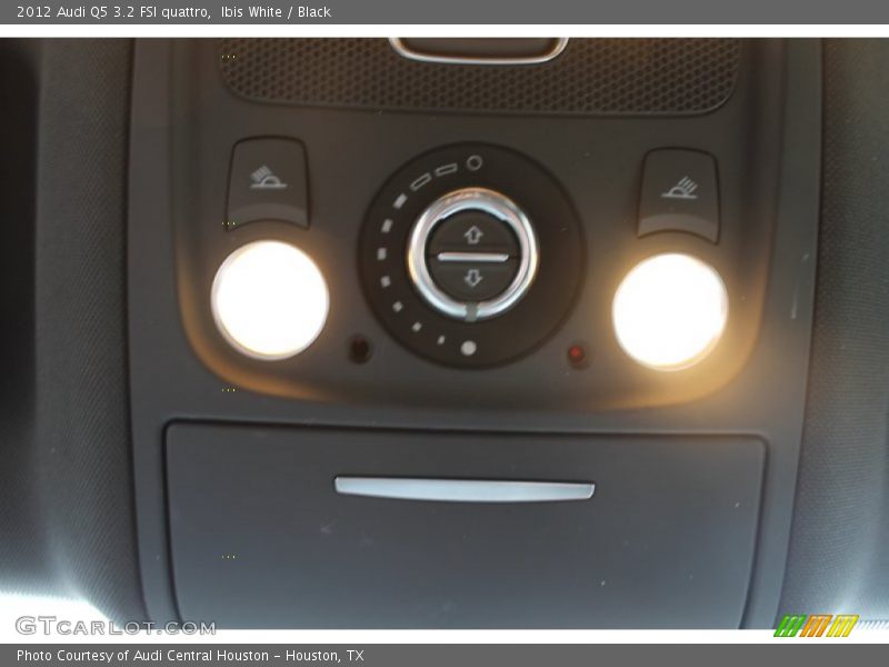 Ibis White / Black 2012 Audi Q5 3.2 FSI quattro