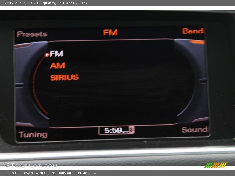 Ibis White / Black 2012 Audi Q5 3.2 FSI quattro