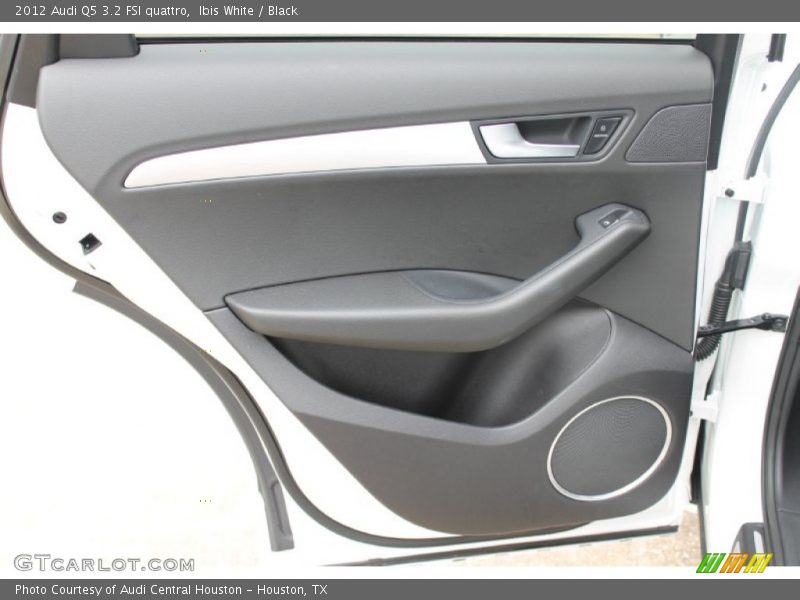 Ibis White / Black 2012 Audi Q5 3.2 FSI quattro