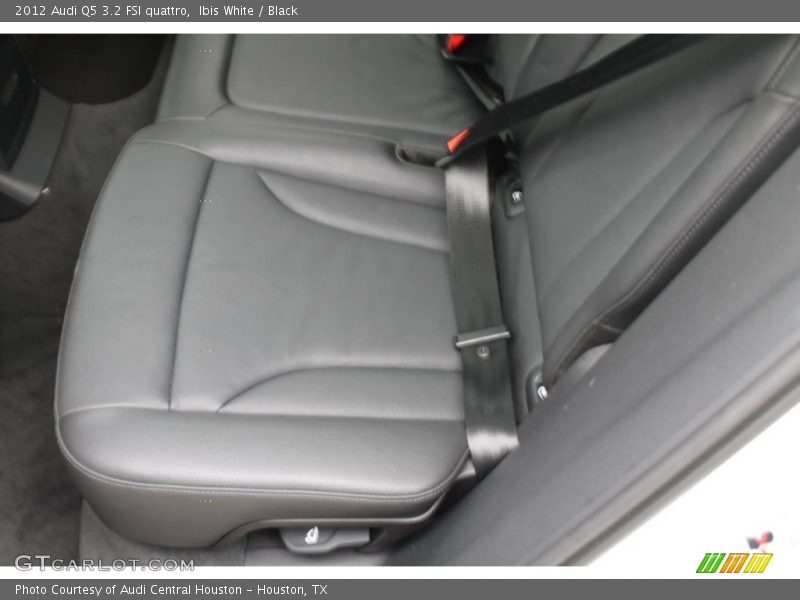 Ibis White / Black 2012 Audi Q5 3.2 FSI quattro