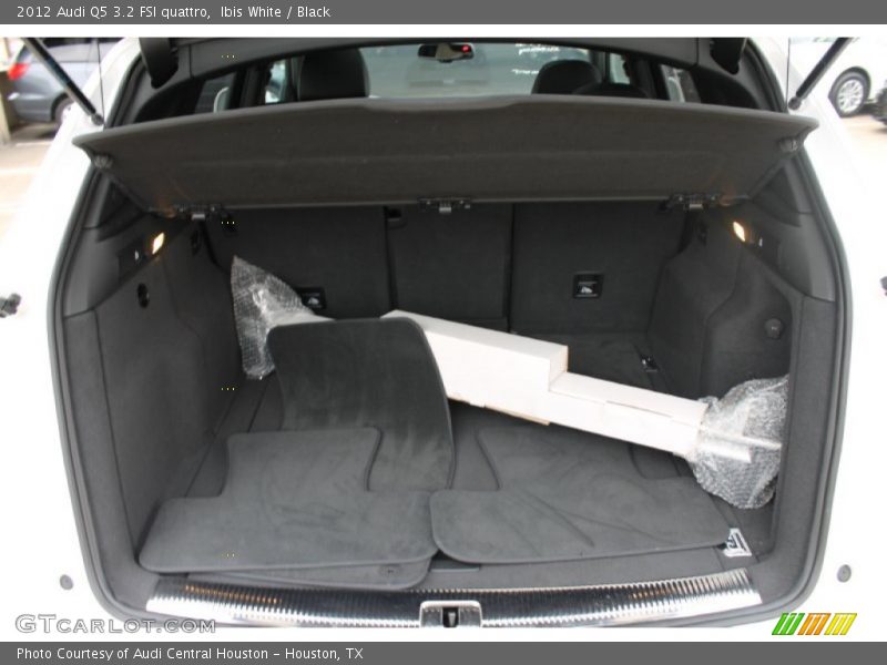 Ibis White / Black 2012 Audi Q5 3.2 FSI quattro