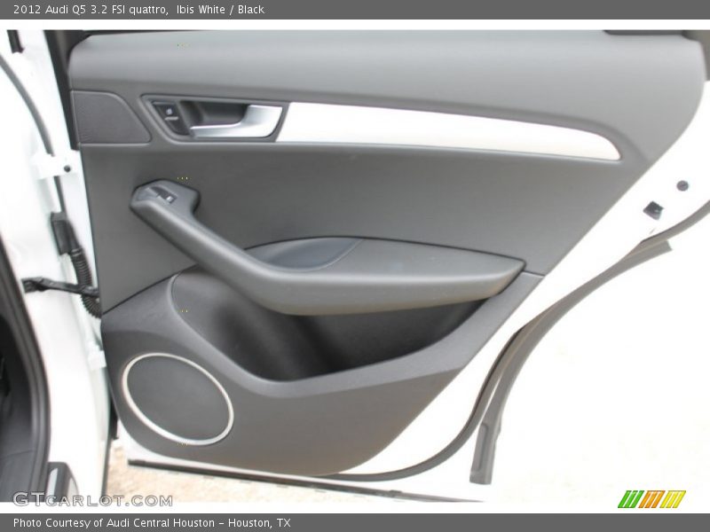 Ibis White / Black 2012 Audi Q5 3.2 FSI quattro